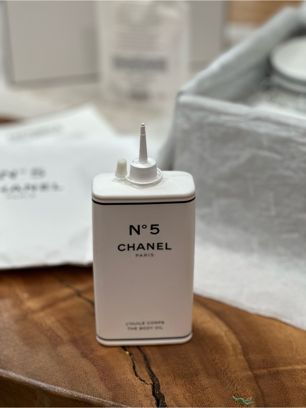 CHANEL N°5 FACTORY 5 BODY OIL w/ COLLECTABLE OIL CAN NEW 100% AUTHENTIC RARE HTF - Picture 4 of 7